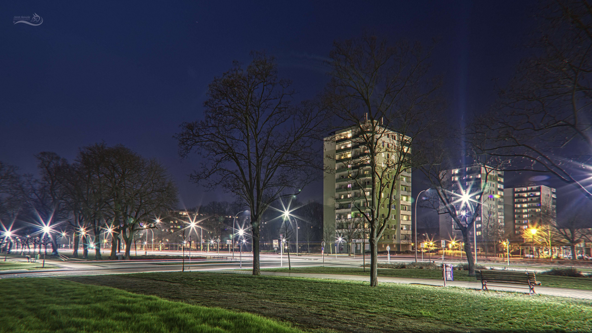 Abends auf der Karl Marx Str. / Lindenallee Würfelhäuser Bautyp 'PH 12G' 1983/87 (2)