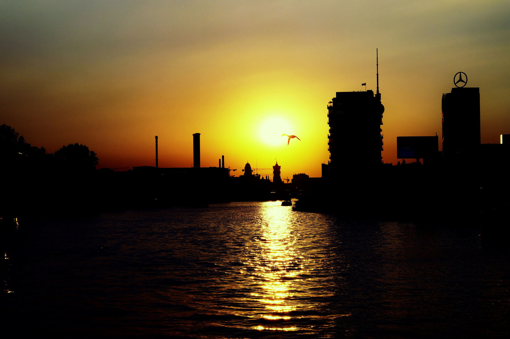 abends auf der Oberbaumbrücke