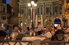 Abends auf der Piazza delle Erbe in Verona