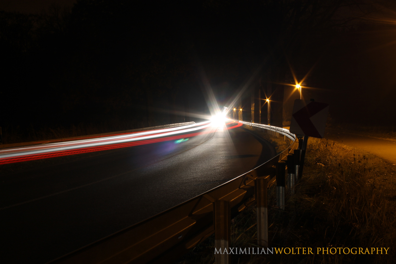 Abend´s auf einer einsamen Landstraße