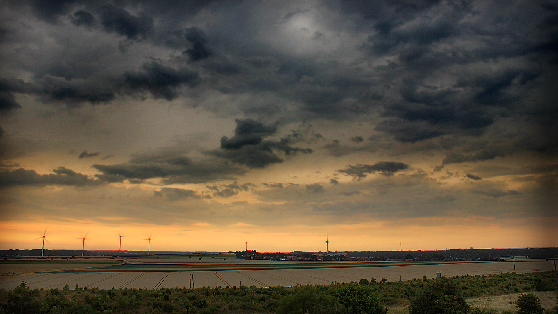 Abends aus dem Fenster