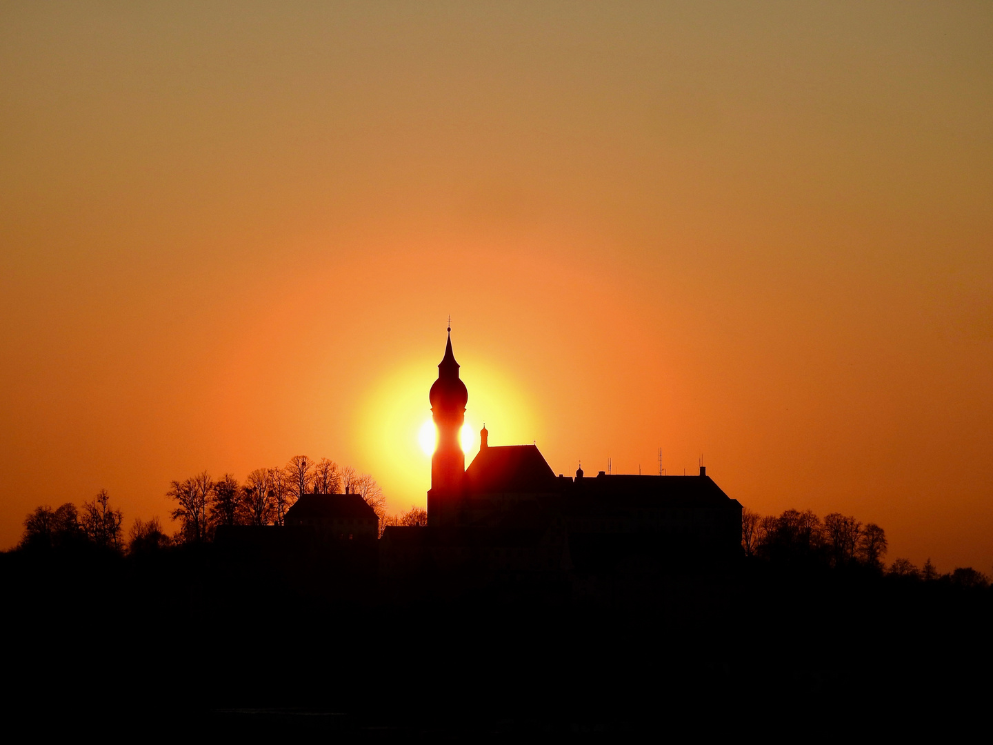 Abends beim Kloster