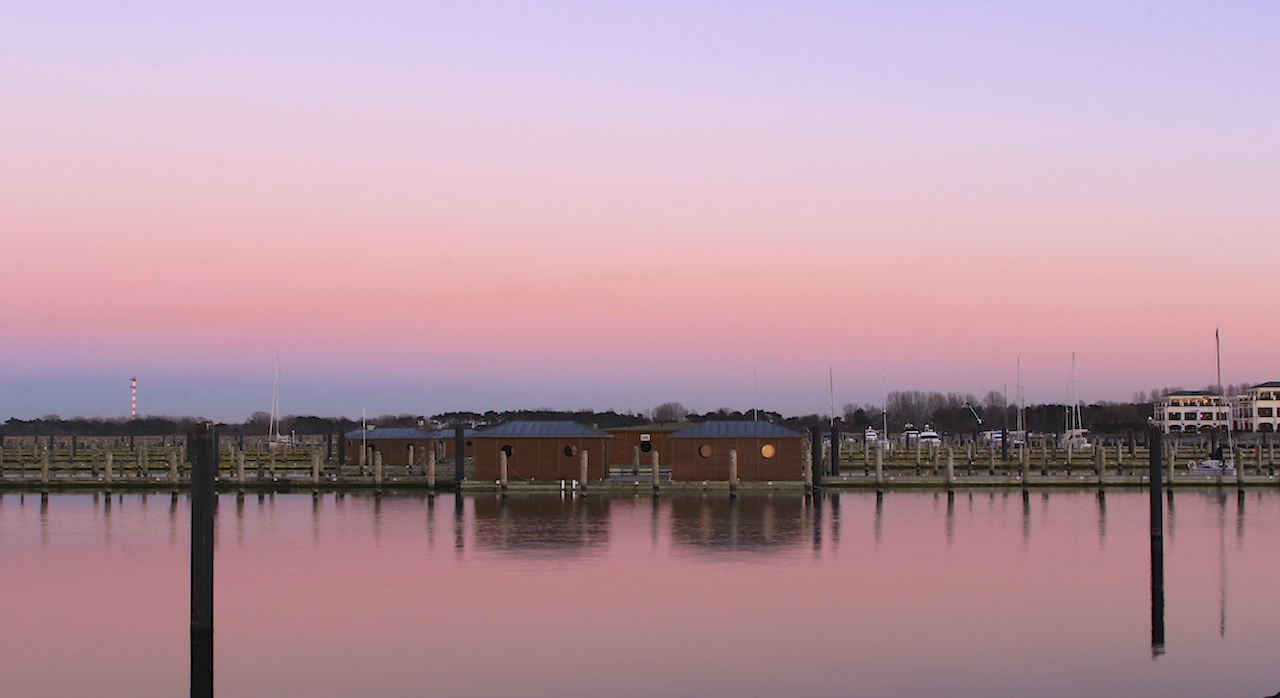 Abends Dammerung in Warnemuende - Deutschland.