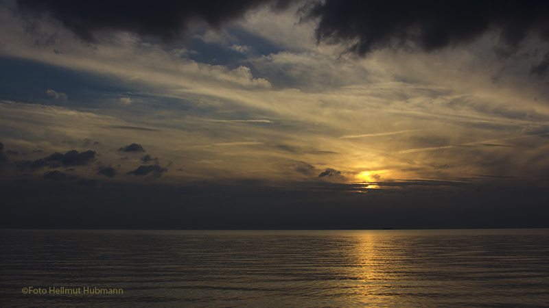 ABENDS GEHT DIE SONNE UNTER #1