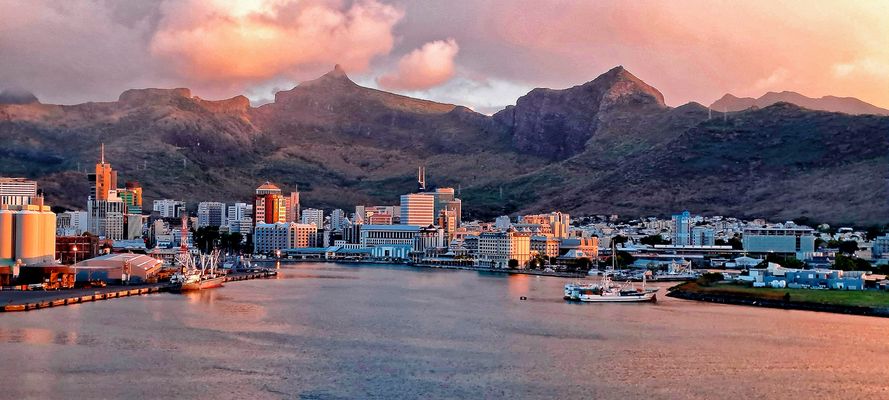 ABENDS IM HAFEN......