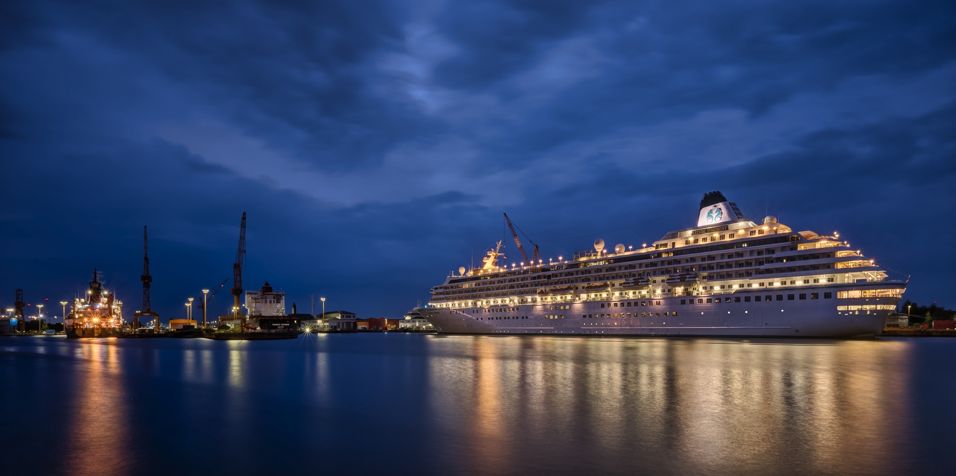 *Abends im Hafen*