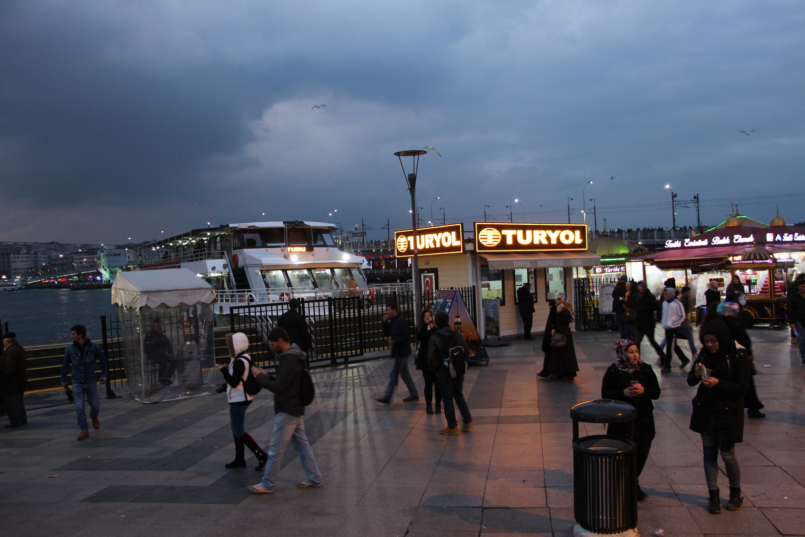 Abends im Hafen von Eminönü