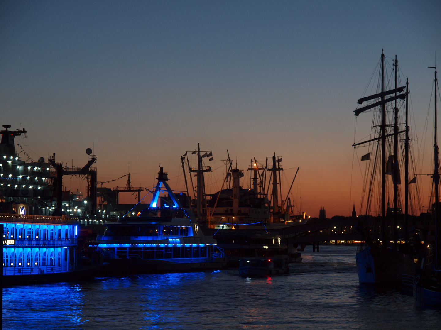 Abends im Hamburger Hafen