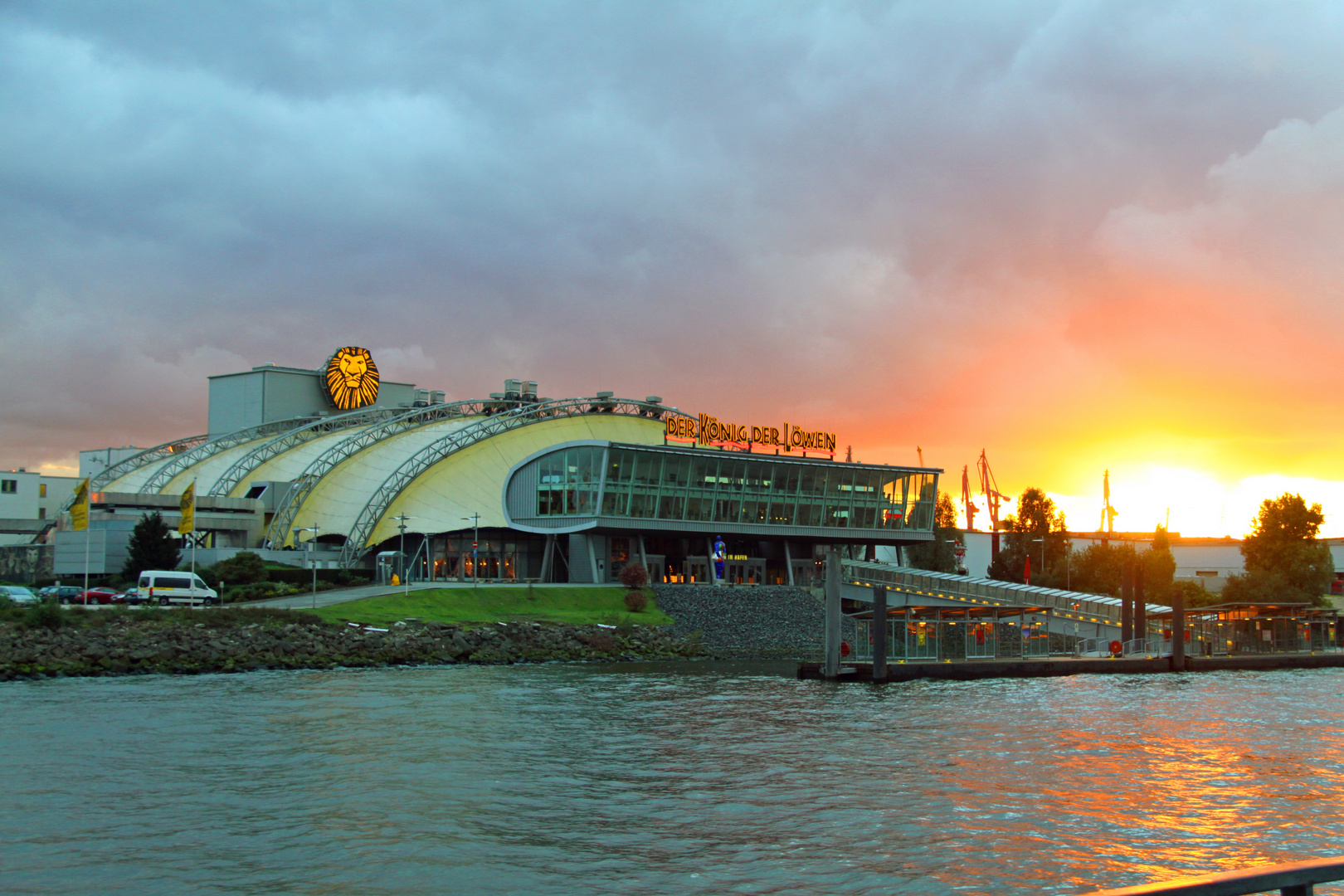 Abends im Hamburger Hafen