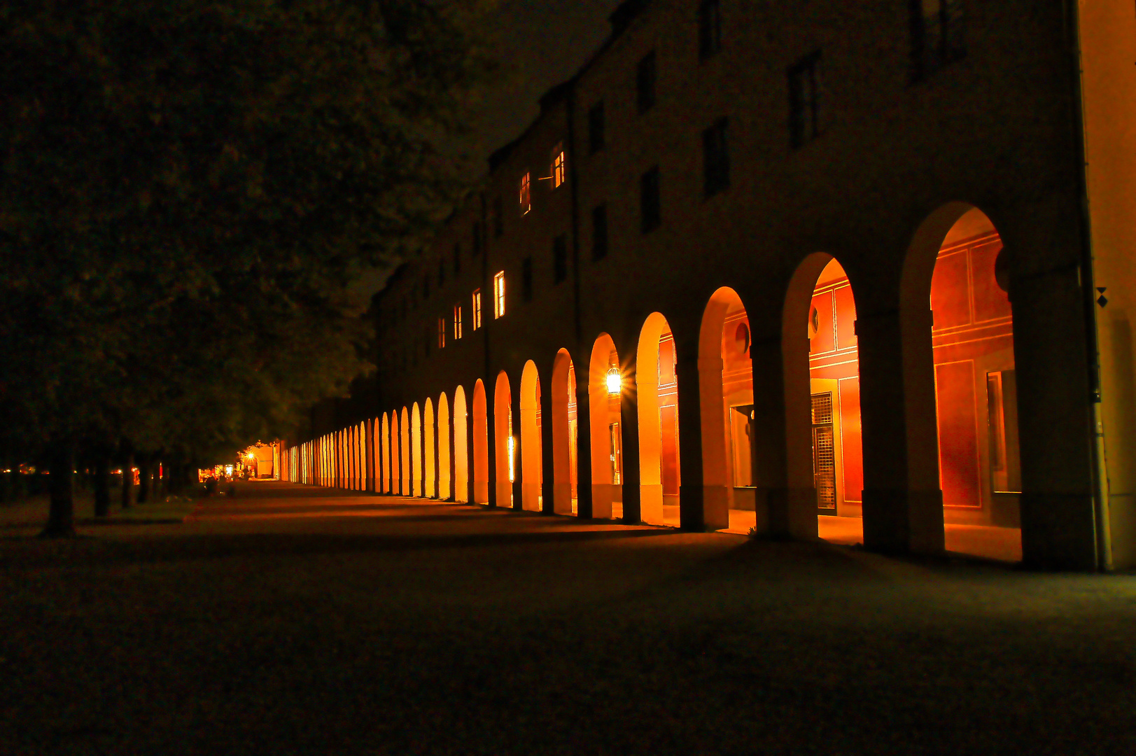 Abends im Hofgarten München und vor der Staatskanzlei 