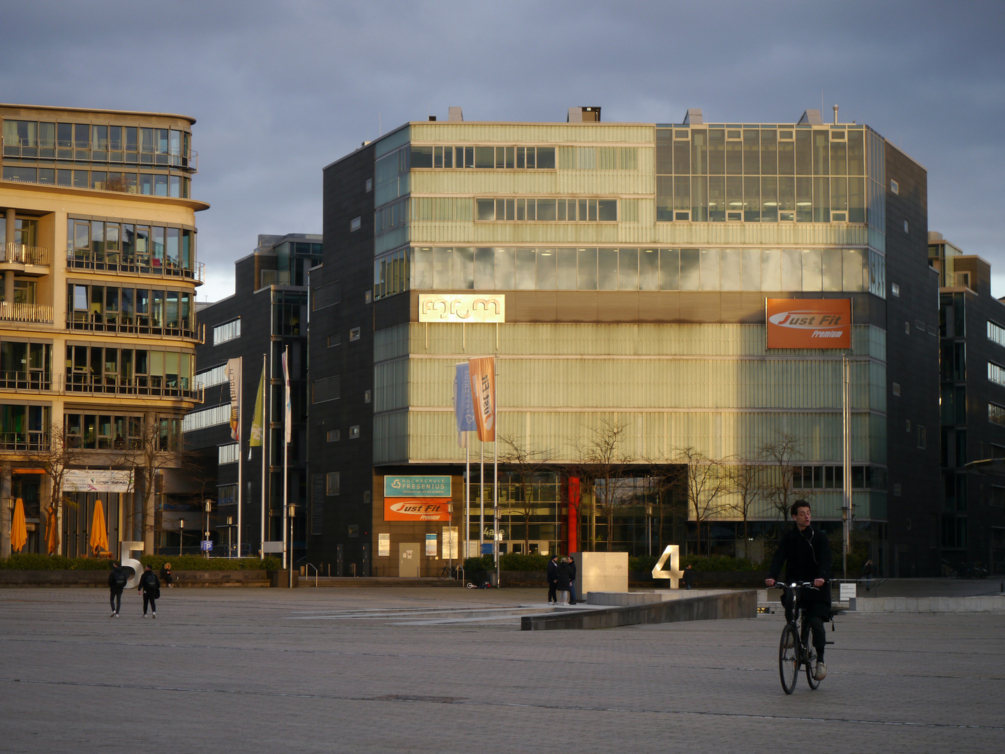 Abends im Mediapark in Köln 