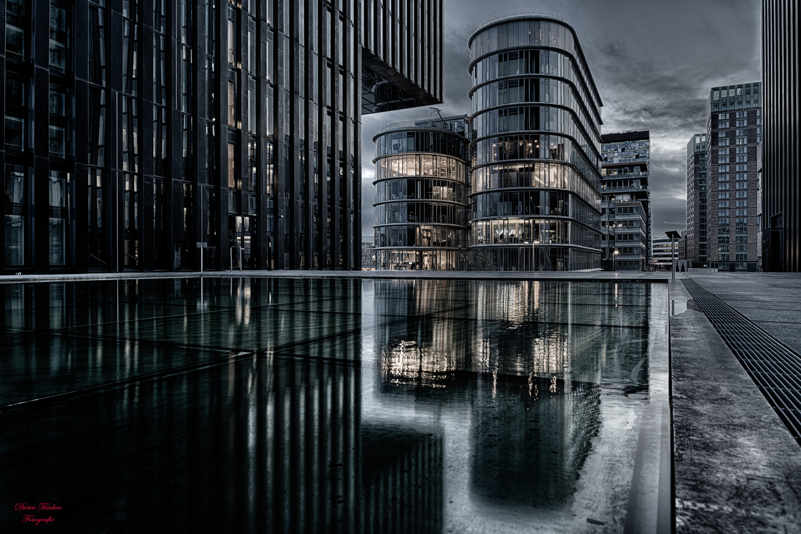 Abends im  Medienhafen