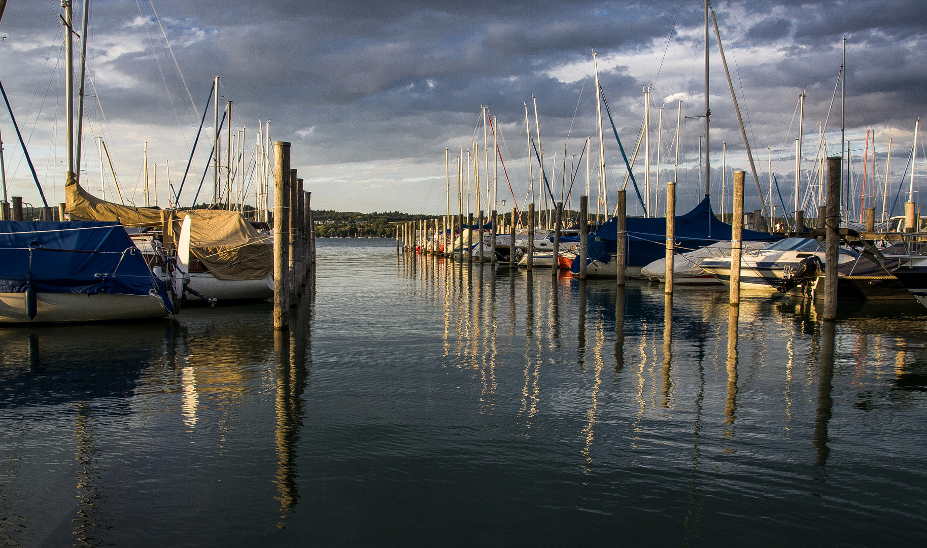 Abends im Yachthafen...