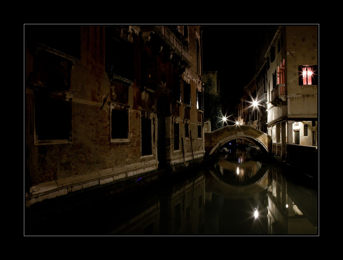 Abends in den Gassen von Venedig