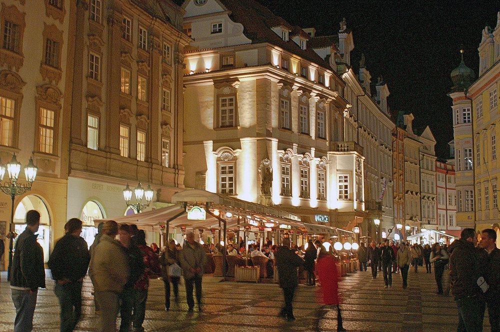 Abends in den Straßen von Prag