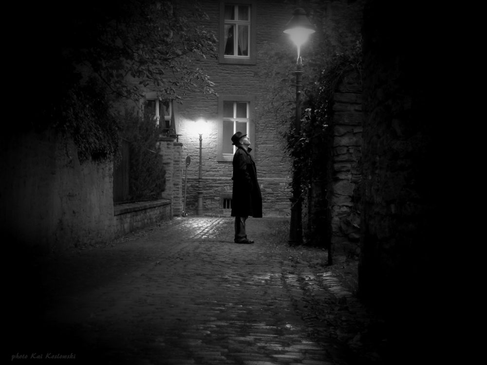 " Abends in der Gasse "