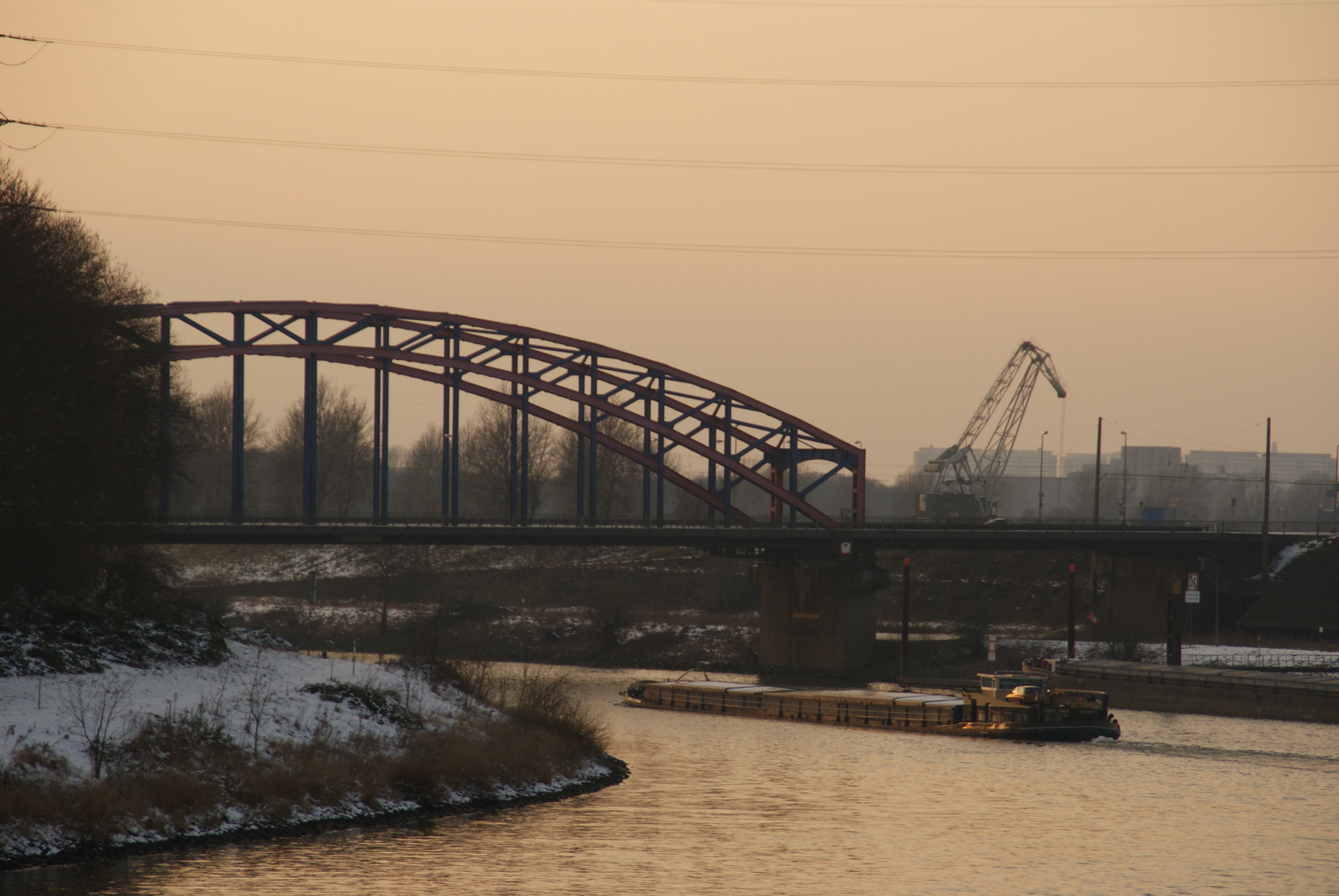 Abends in Duisburg an der Schleuse !!