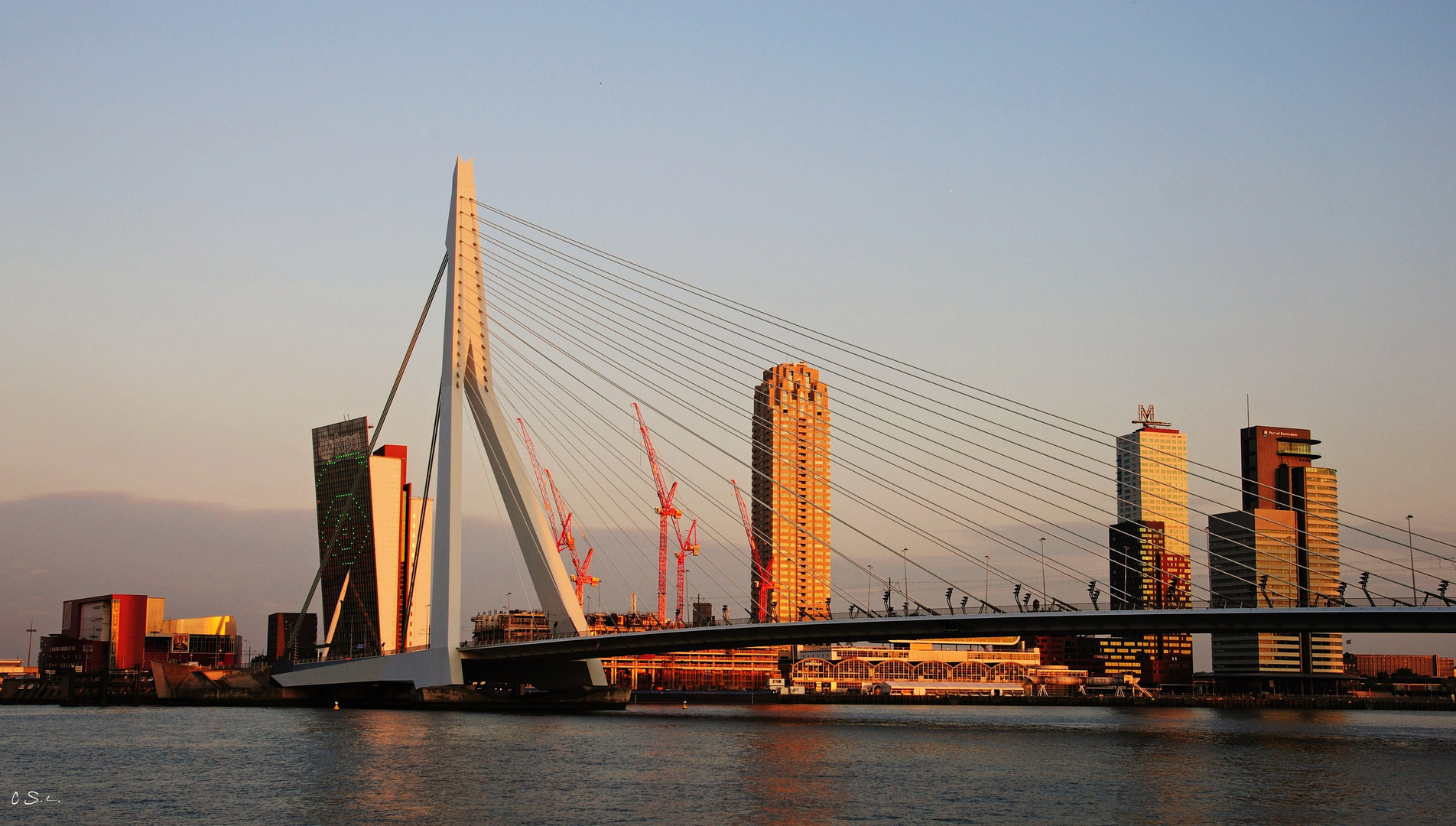 Abends in Rotterdam am Hafen 21.36