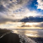 Abends mit Freunden am Strand 