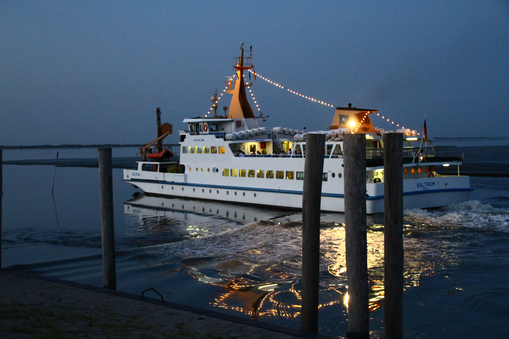 Abends nach Sonnenuntergang am Dornumer Siel