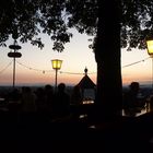 Abends trifft man sich im Biergarten...