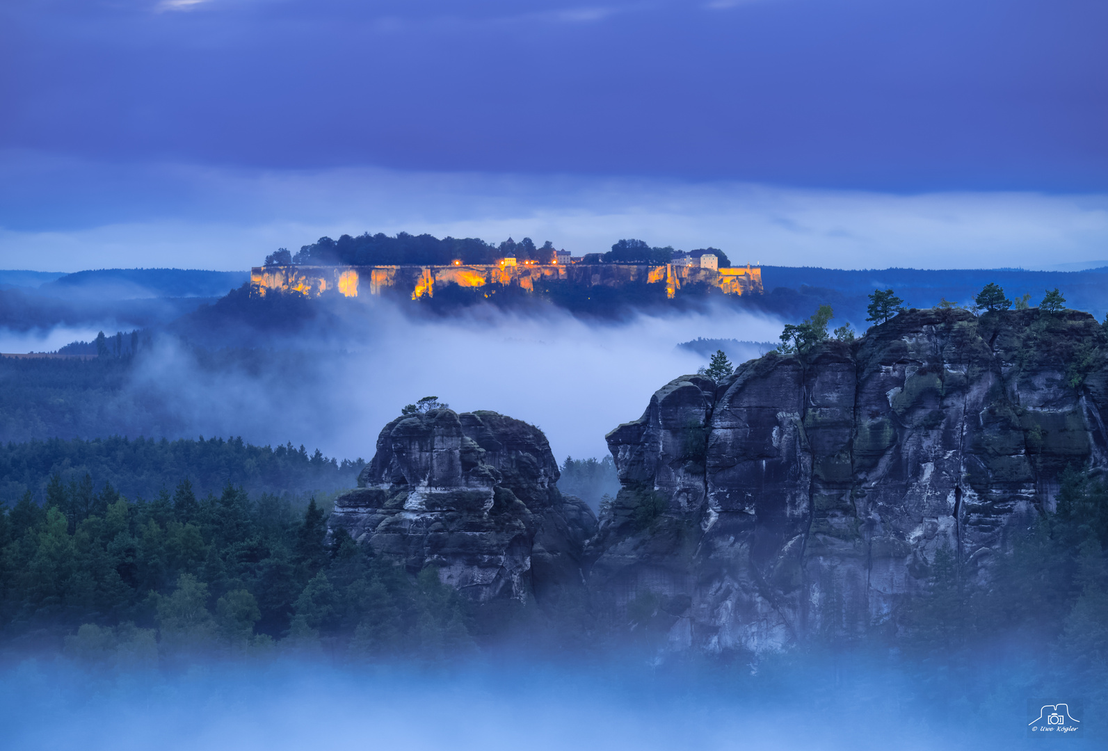 Abends über dem Nebel