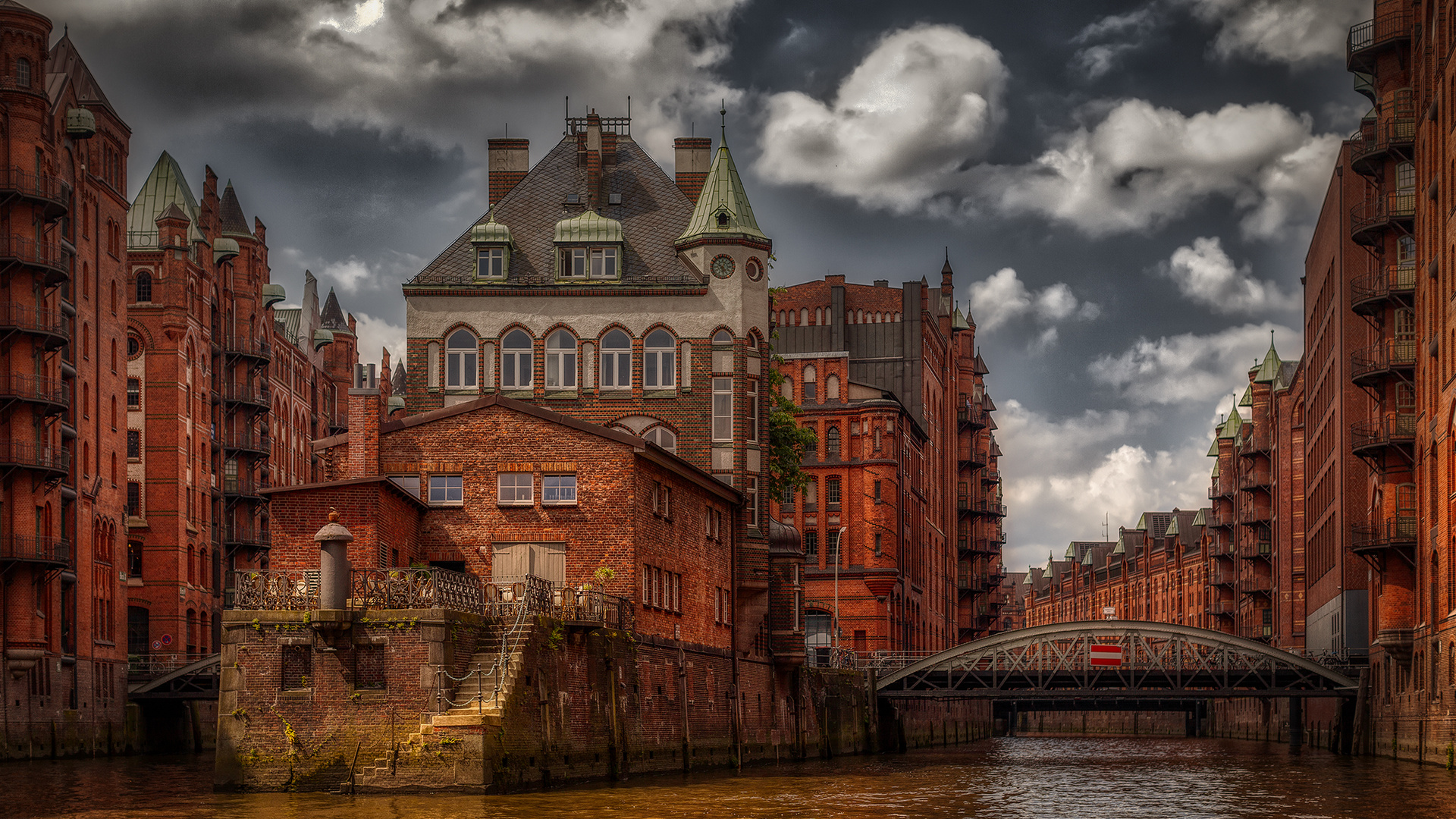 ... abends und nachts ein beliebtes Fotomotiv von Hamburg