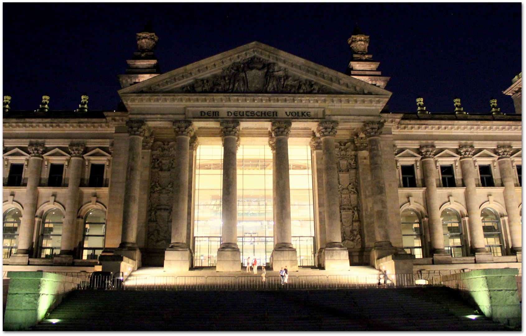 abends vor dem Reichstag