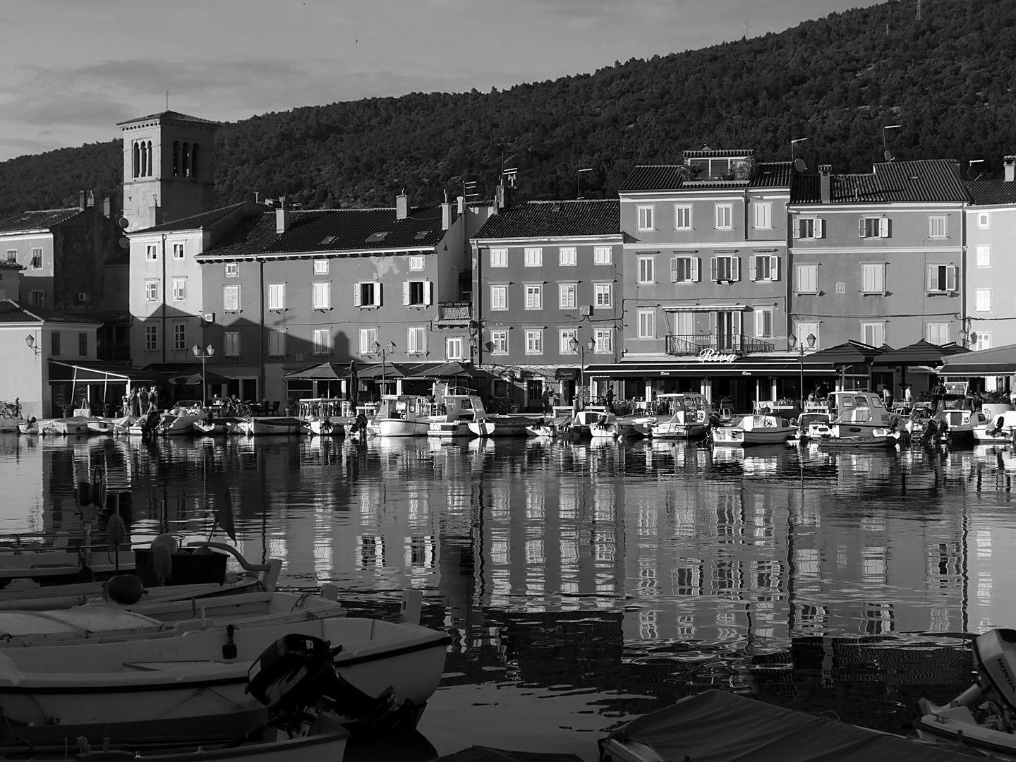 Abendsonne am Hafen von Cres auf der gleichnamigen Insel