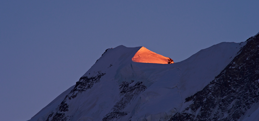 Abendsonne am Lysskamm; die Kälte beginnt bereits die Flanken hochzukriechen.