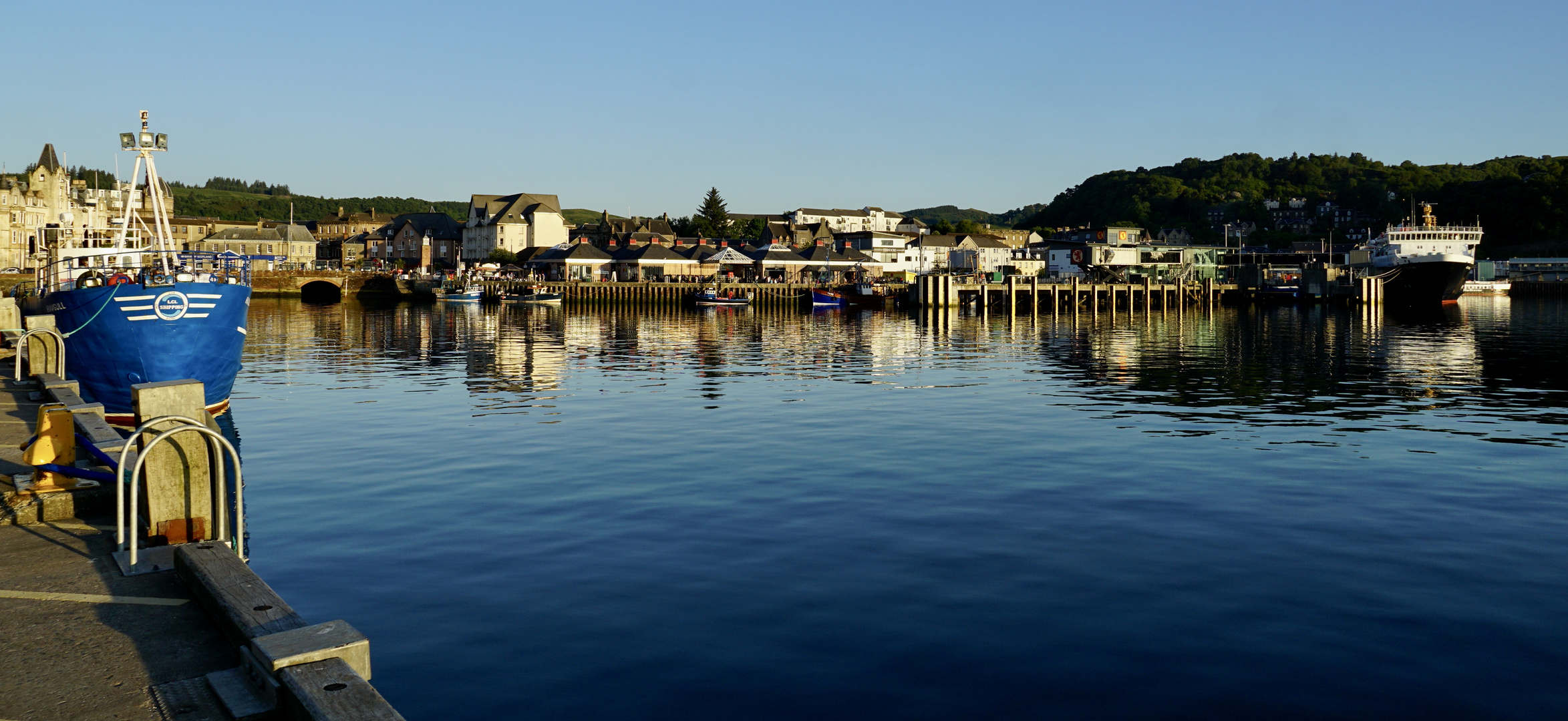 Abendsonne auf dem Hafen von Oban