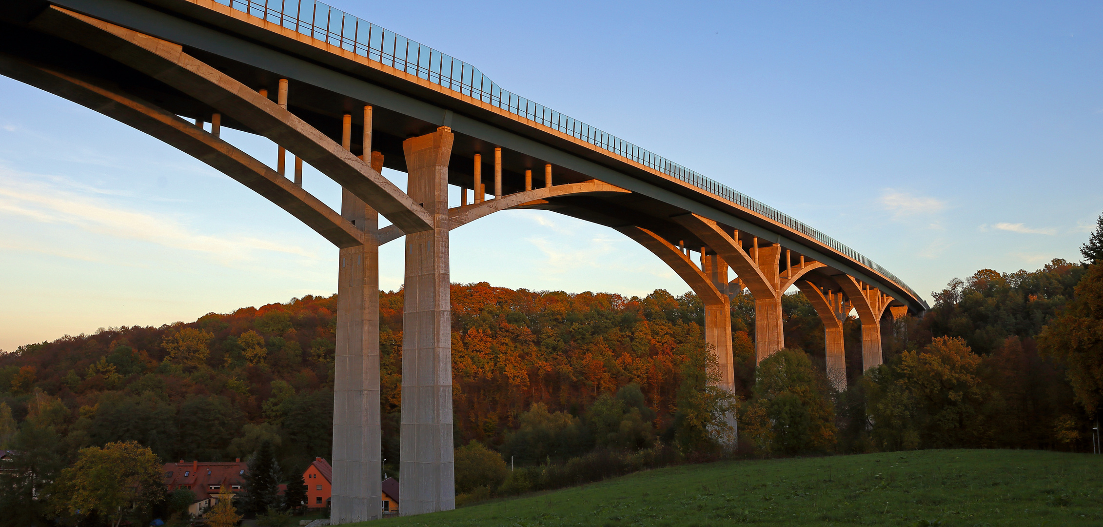 Abendsonne auf der Lockwitztalbrücke ...