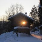 Abendsonne aus dem Hüttenfenster