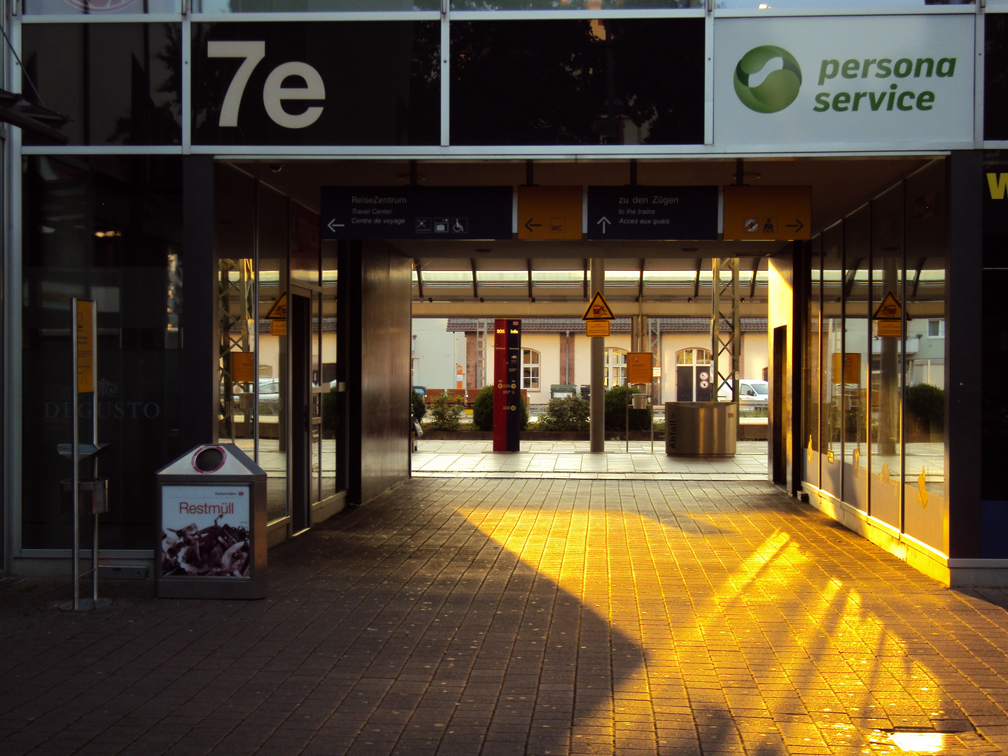 Abendsonne Freiburg Hbhf., wie sie am 31.7. um 20.05 Uhr anmutet