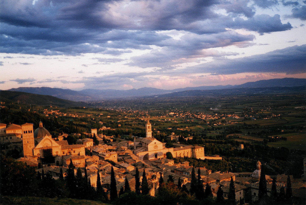 Abendsonne über Assisi vor dem Erdbeben von 1997