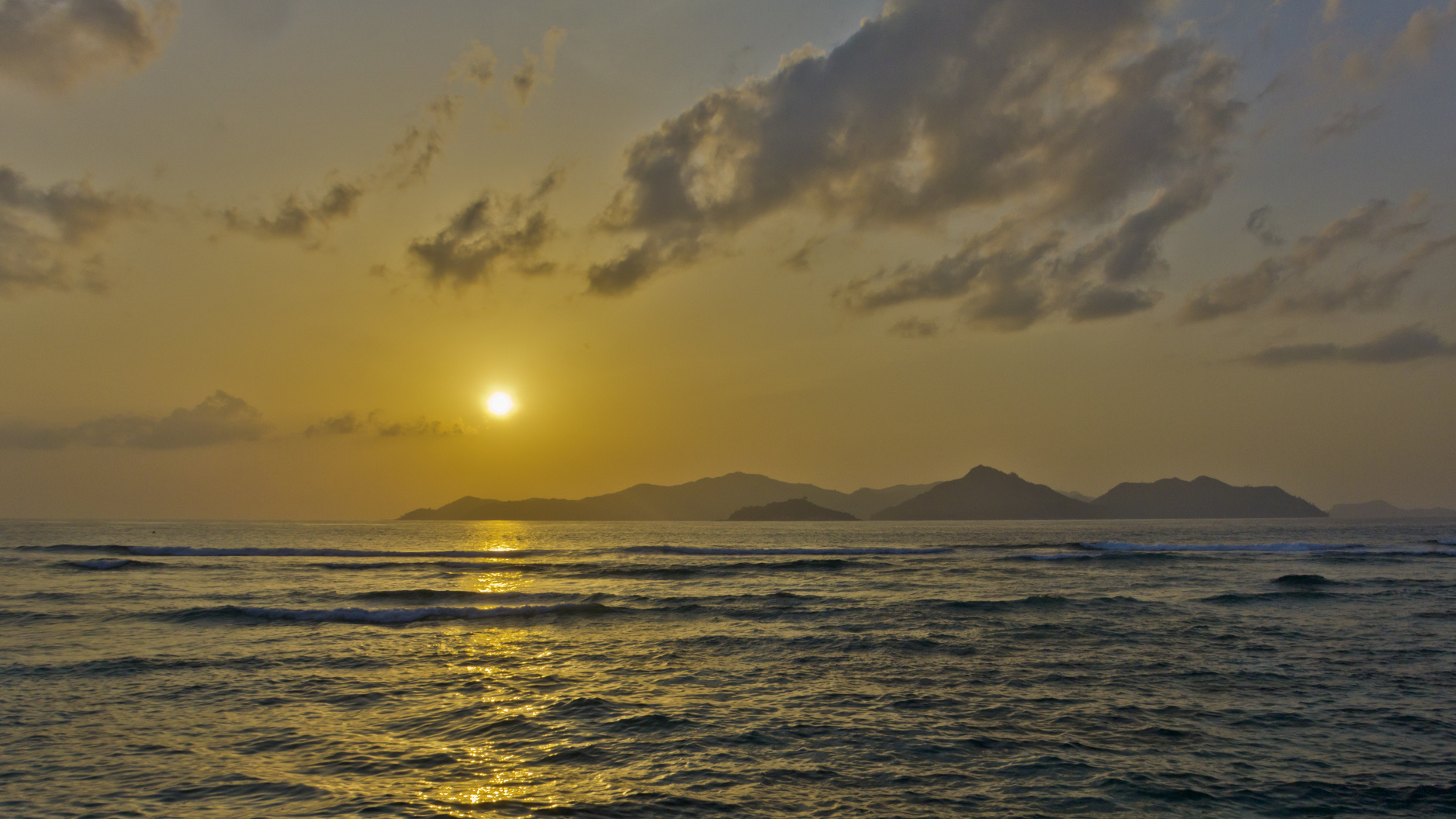 Abendsonne über Praslin / Seychellen