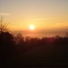 Abendsonne versinkt im Nebel