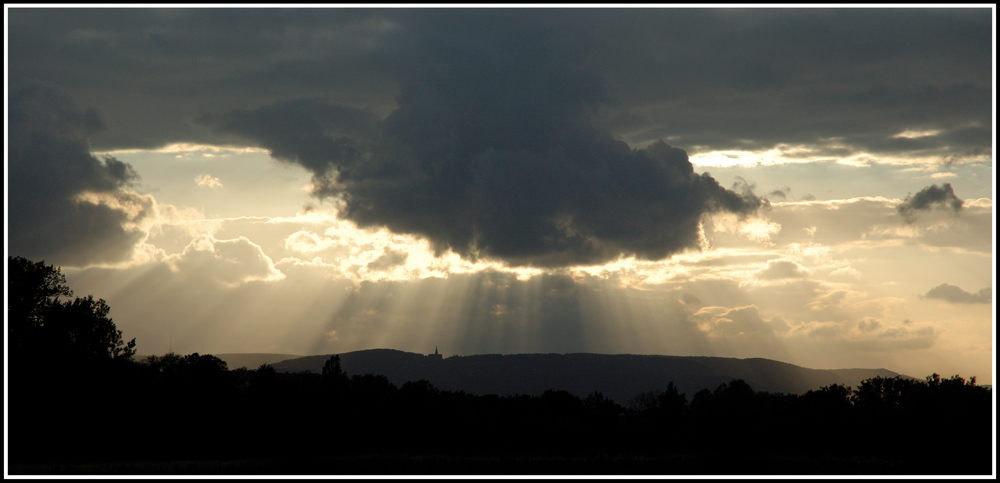 Abendsonnenstrahlenbeleuchteter Herkules