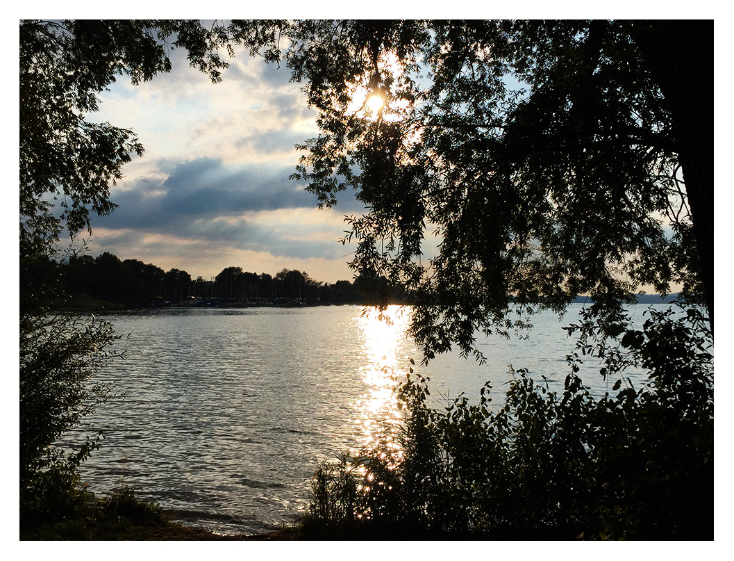 Abendspaziergang am Ufer