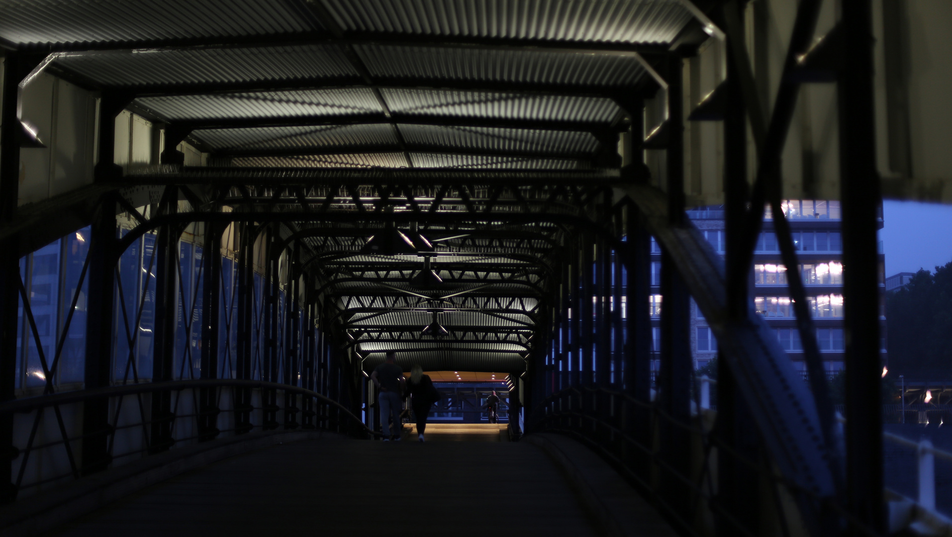 Abendspaziergang auf der Überseebrücke