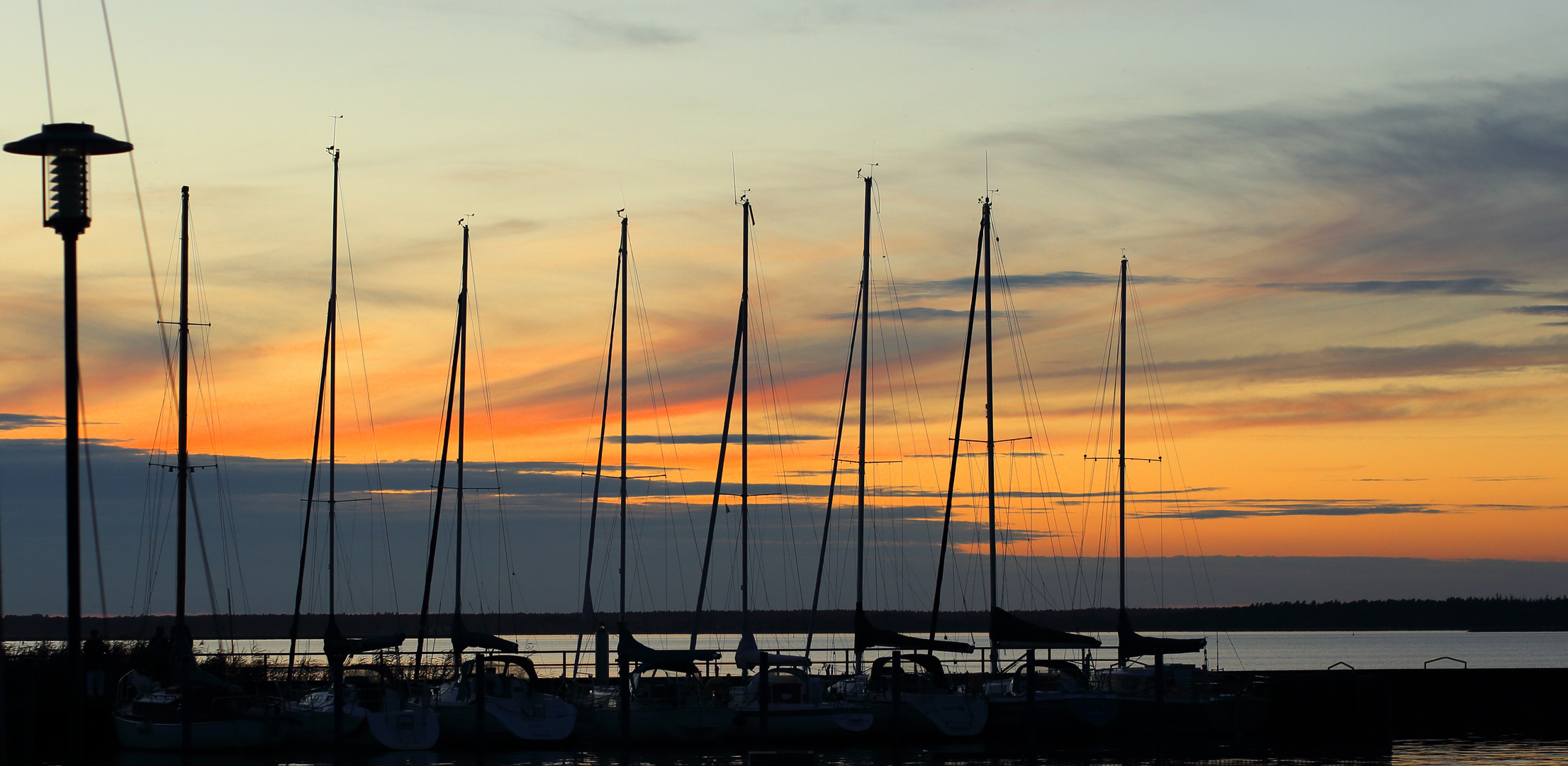 ABENDSTILLE AM BODDEN