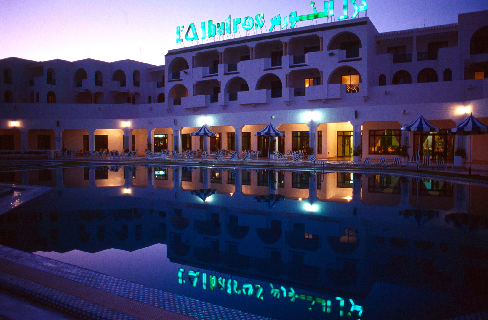 "Abendstille am Hotel-Pool"