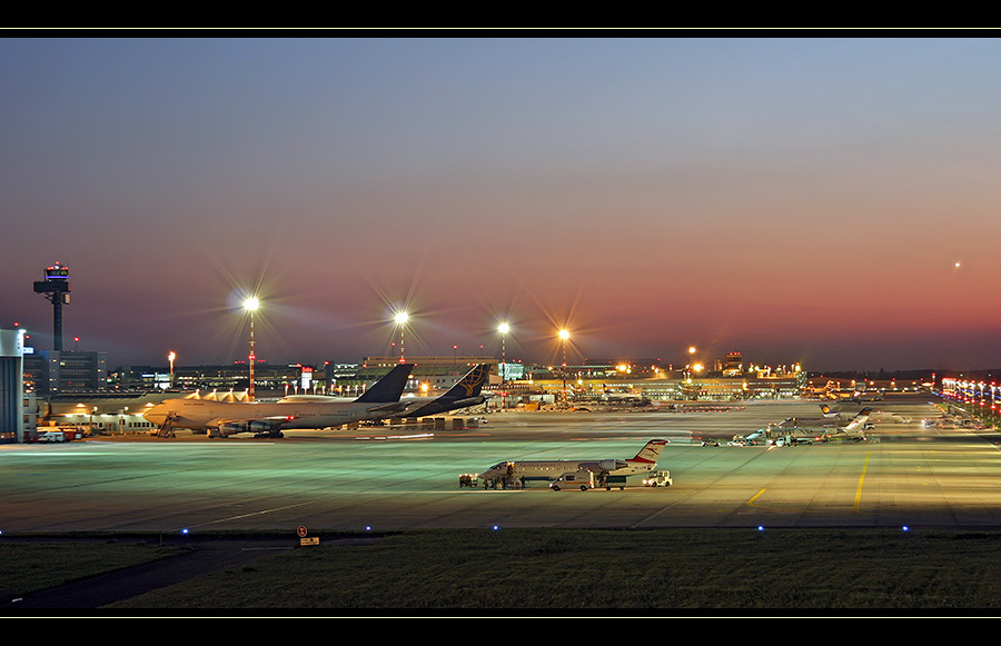 Abendstimmung am Airport Düsseldorf...