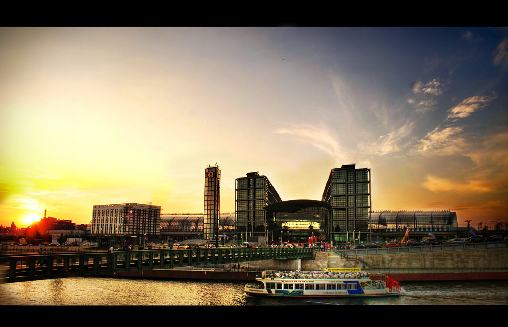 Abendstimmung am Berliner Hauptbahnhof