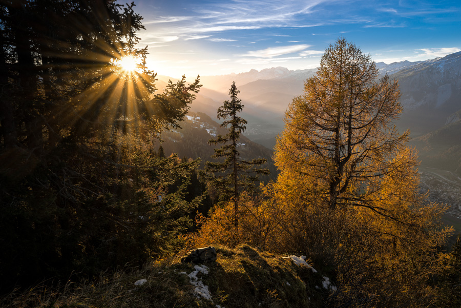 Abendstimmung am Dreibündenstein mit Blick Richtung Surselva