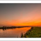 Abendstimmung am Ems-Jade-Kanal in Ostfriesland