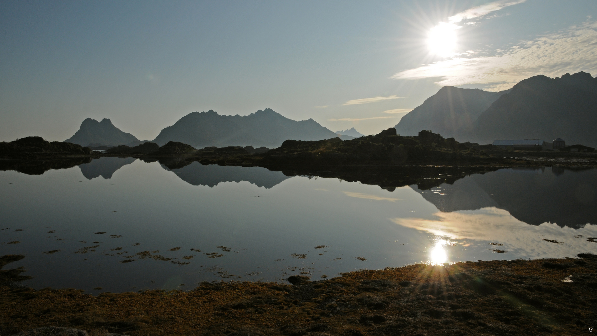 Abendstimmung am Fjord bei Stamsund mit Spiegelung