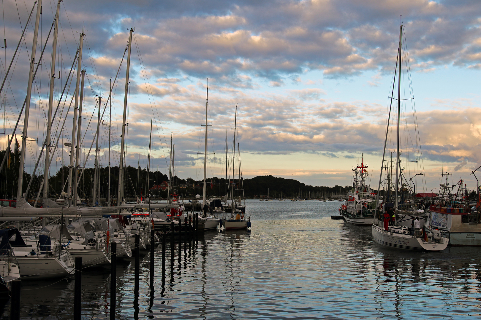 Abendstimmung am Hafen ...