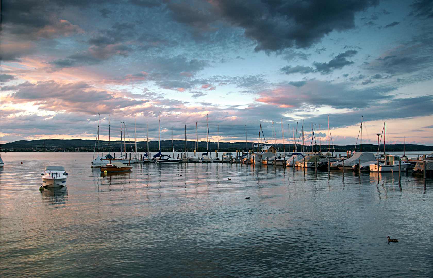 Abendstimmung am Hafen Iznang