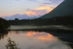 Abendstimmung am Hintersee mit Blick auf Kehlstein, Watzmannmassiv und Hohen Göll